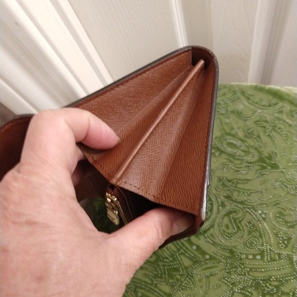 Louis Vuitton Sarah Monogram Wallet - Picture 14 of 16